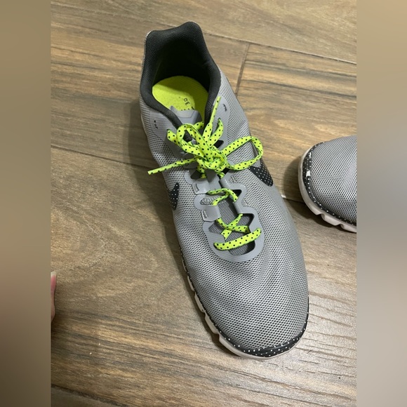 Women’s Nike - Picture 6 of 6